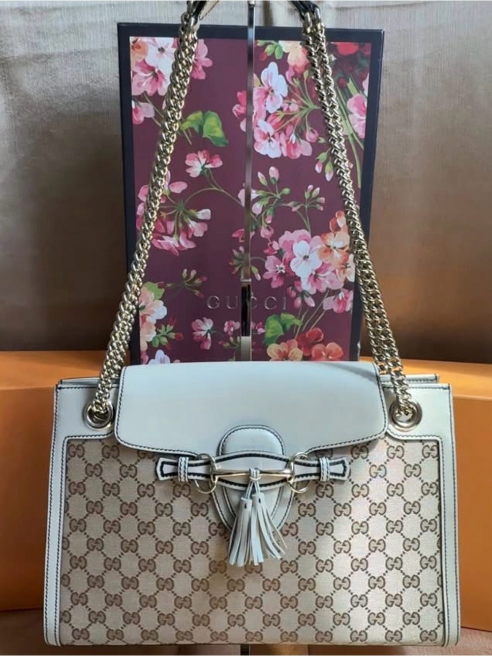 like new Gucci large Emily shoulder bag with GG monogram